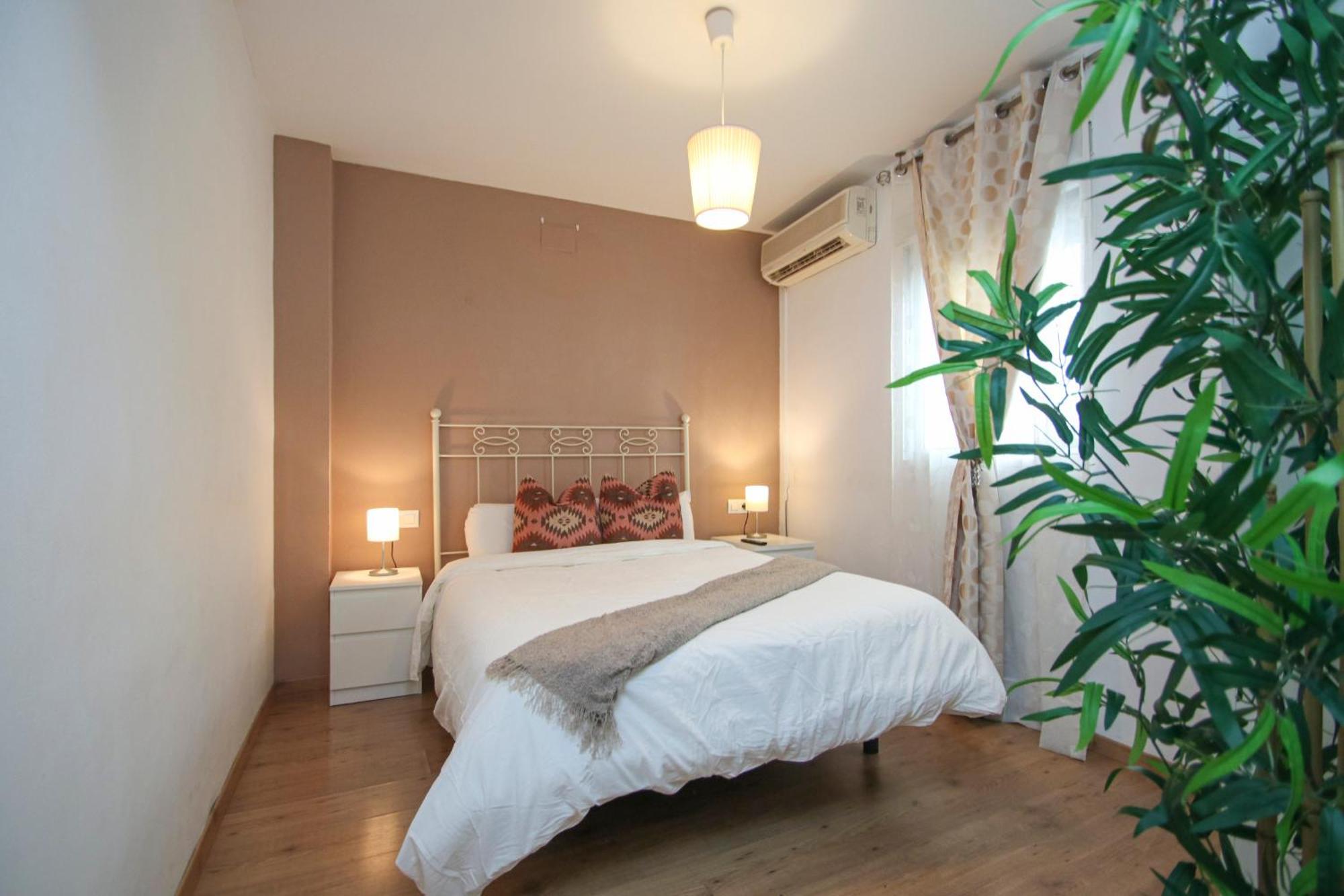 Spacious 2 Bedroom Apt In The Heart Of Triana Sevilla Bagian luar foto