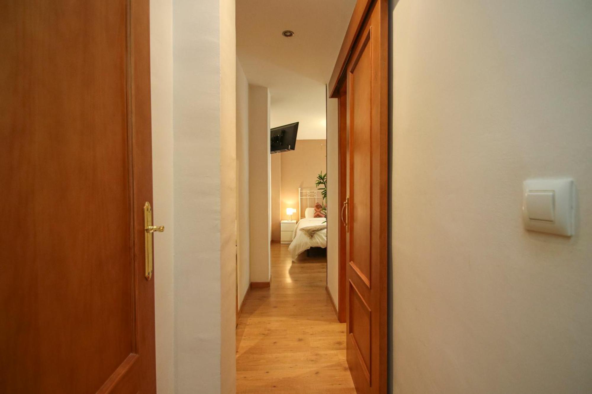 Spacious 2 Bedroom Apt In The Heart Of Triana Sevilla Bagian luar foto