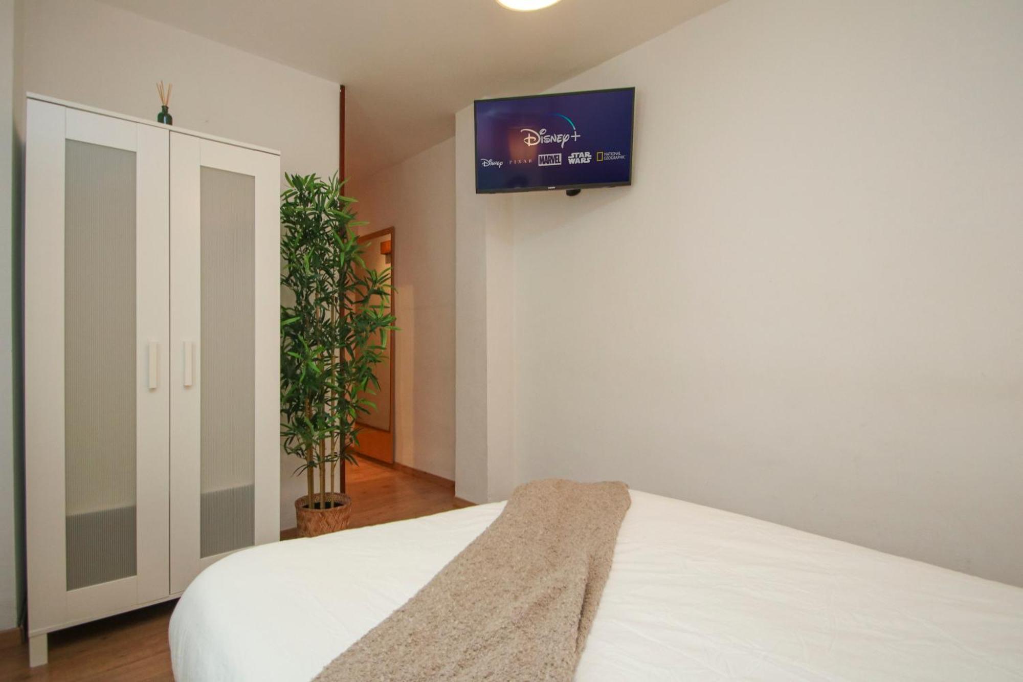 Spacious 2 Bedroom Apt In The Heart Of Triana Sevilla Bagian luar foto