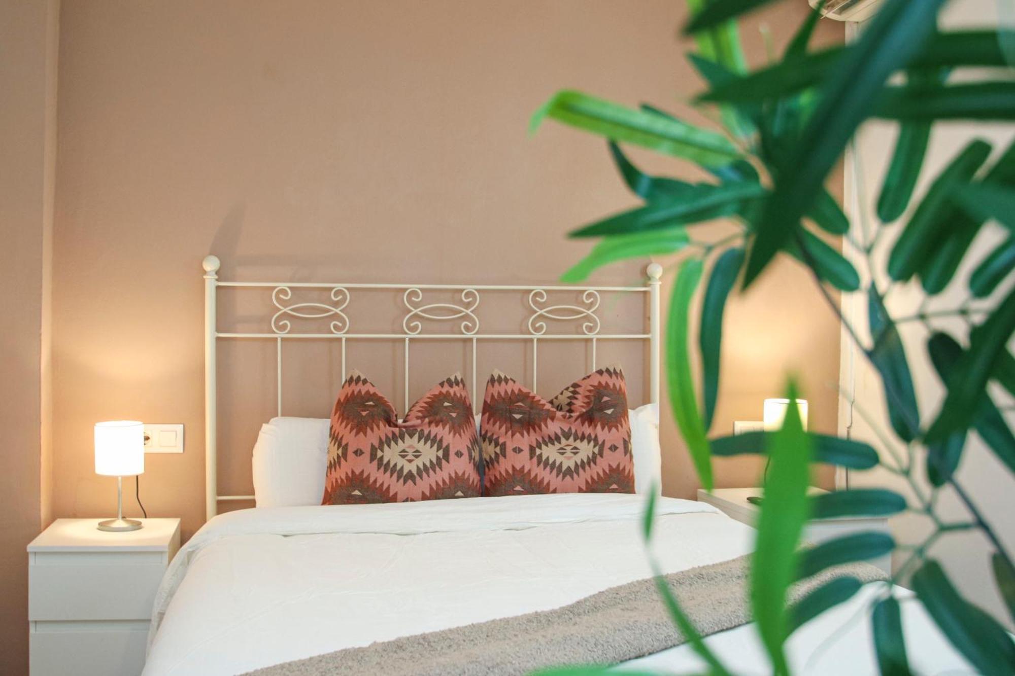 Spacious 2 Bedroom Apt In The Heart Of Triana Sevilla Bagian luar foto
