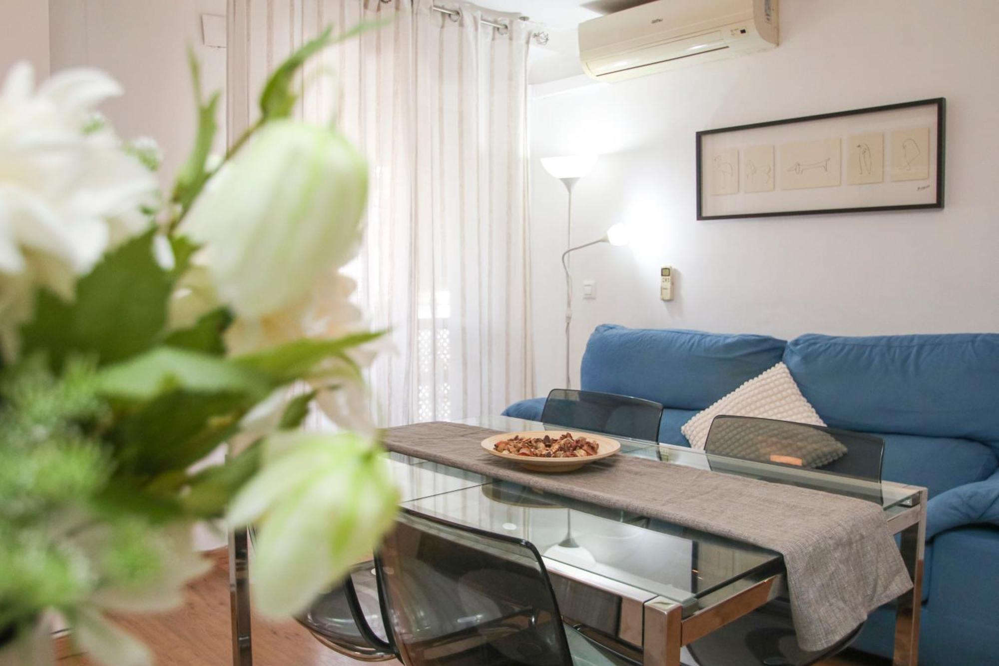 Spacious 2 Bedroom Apt In The Heart Of Triana Sevilla Bagian luar foto