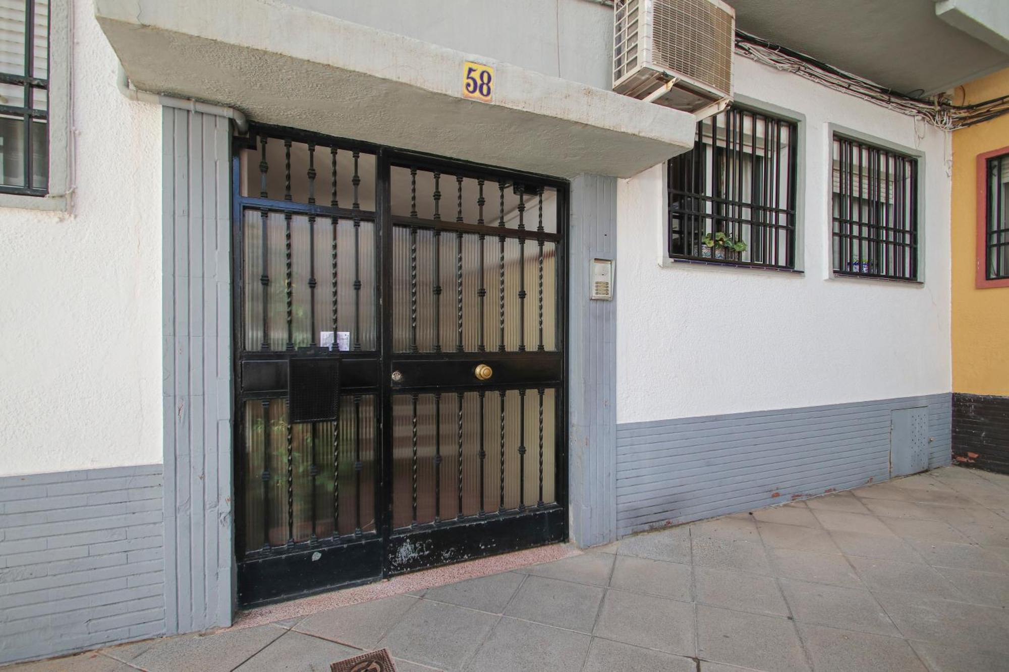 Spacious 2 Bedroom Apt In The Heart Of Triana Sevilla Bagian luar foto