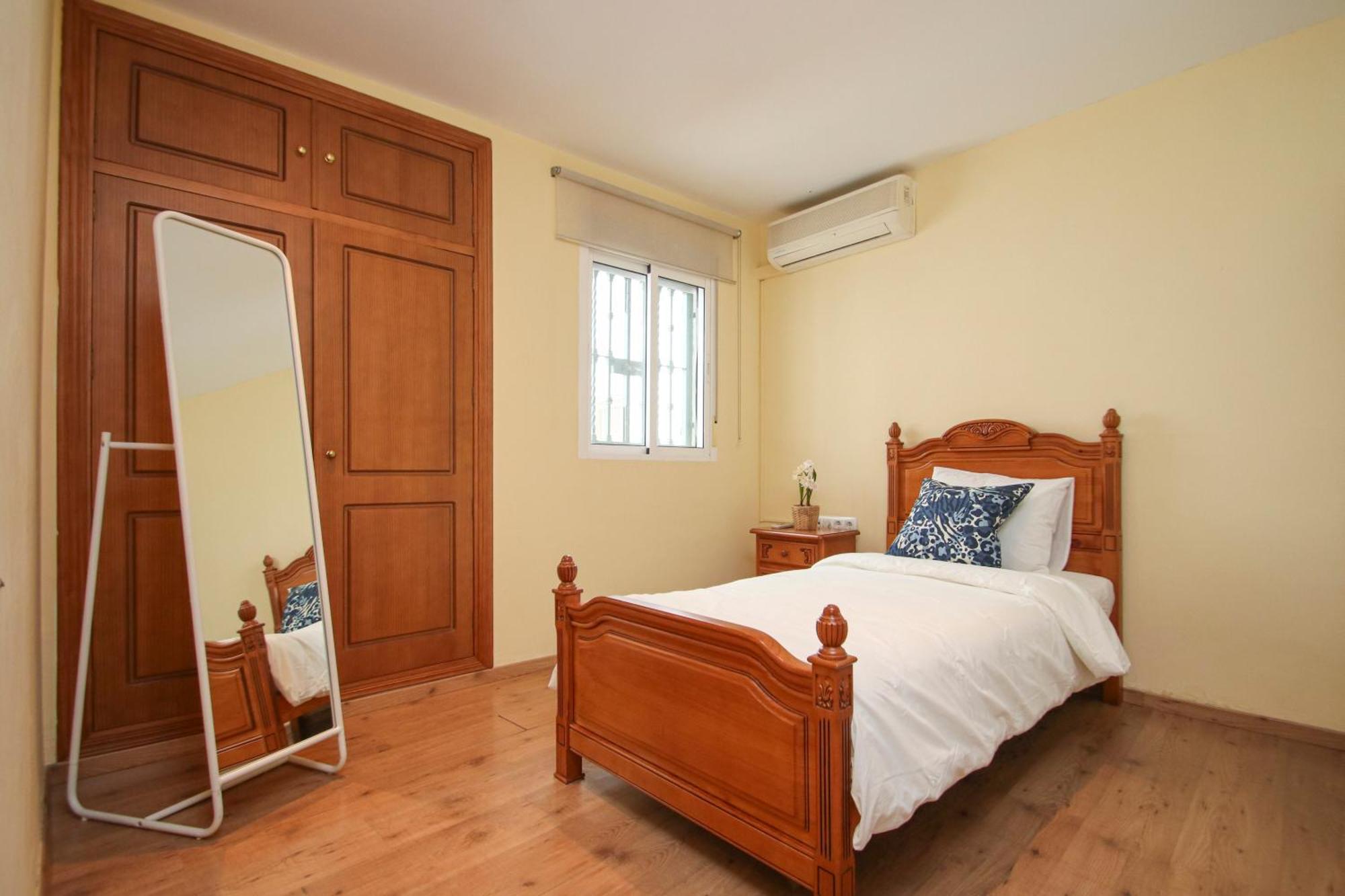 Spacious 2 Bedroom Apt In The Heart Of Triana Sevilla Bagian luar foto