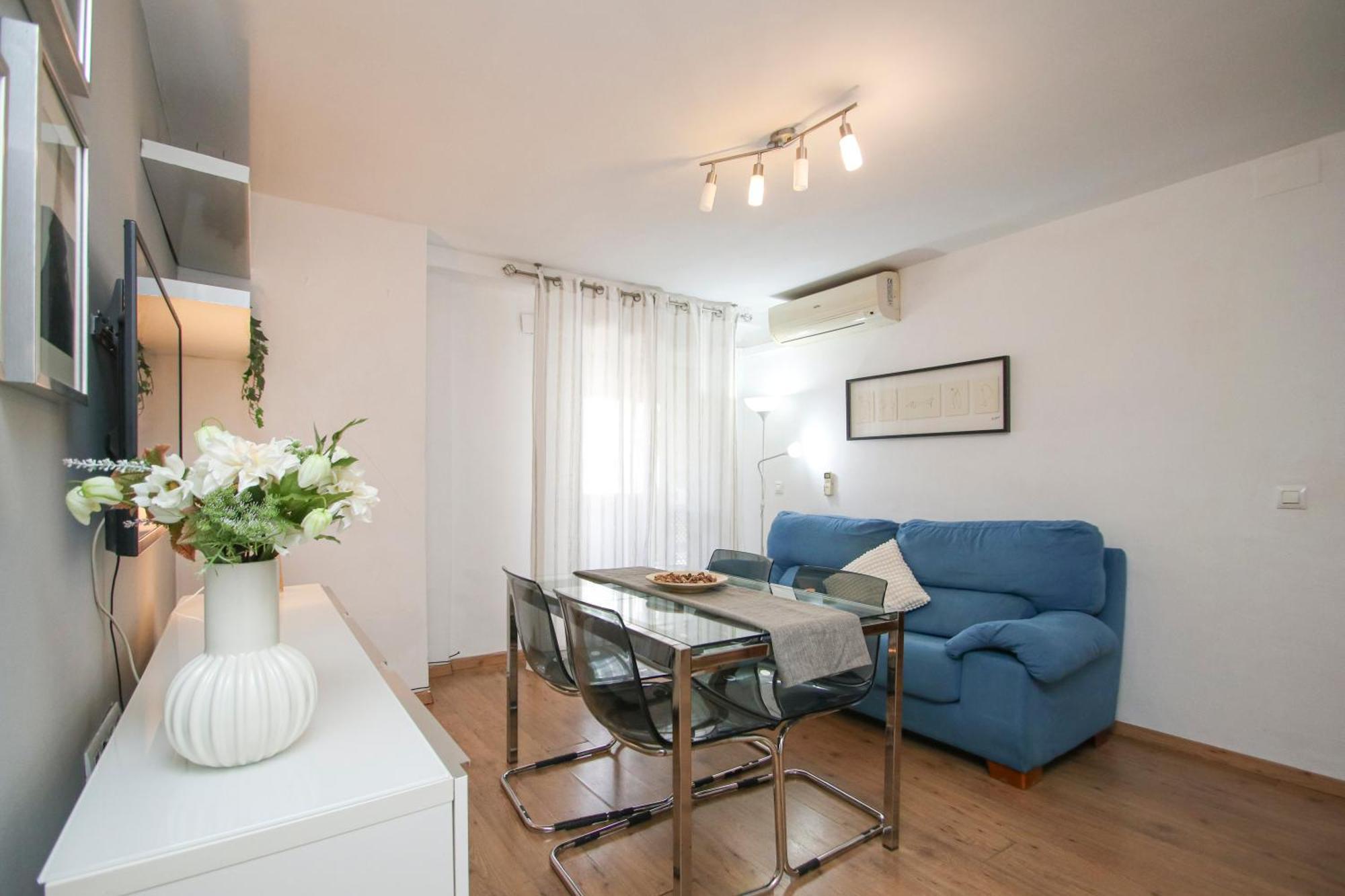Spacious 2 Bedroom Apt In The Heart Of Triana Sevilla Bagian luar foto